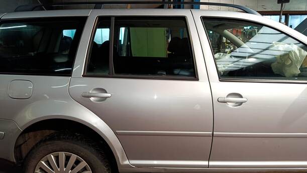 Foto: TÜR HINTEN RECHTS ( VARIANT ) eines VW Golf Variant 1.9 TDI