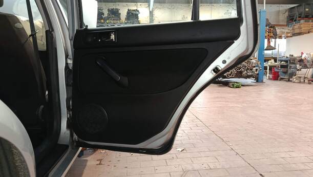 Foto: TÜR HINTEN RECHTS ( VARIANT ) eines VW Golf Variant 1.9 TDI