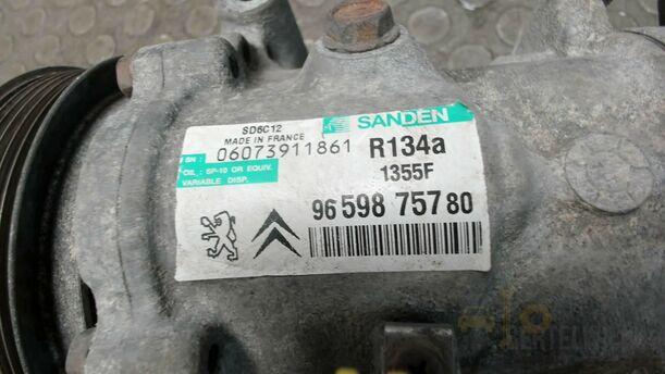 Foto: KLIMAKOMPRESSOR eines Peugeot 207 SW 110 HDi FAP (Blue Lion) GL
