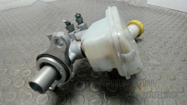 Foto: HAUPTBREMSZYLINDER eines Peugeot 207 SW 110 HDi FAP (Blue Lion) GL