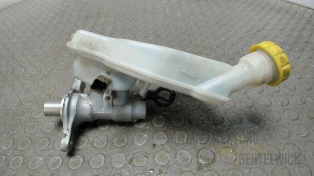 Foto: HAUPTBREMSZYLINDER eines Peugeot 207 SW 110 HDi FAP (Blue Lion) GL