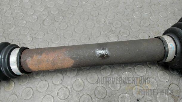 Foto: ANTRIEBSWELLE LINKS eines Peugeot 207 SW 110 HDi FAP (Blue Lion) GL