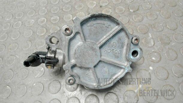 Foto: VAKUUMPUMPE / UNTERDRUCKPUMPE eines Peugeot 207 SW 110 HDi FAP (Blue Lion) GL