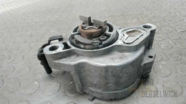 Foto: VAKUUMPUMPE / UNTERDRUCKPUMPE eines Peugeot 207 SW 110 HDi FAP (Blue Lion) GL