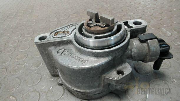 Foto: VAKUUMPUMPE / UNTERDRUCKPUMPE eines Peugeot 207 SW 110 HDi FAP (Blue Lion) GL
