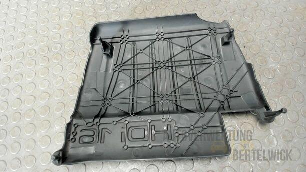 Foto: MOTORABDECKUNG / VERSCHALUNG eines Peugeot 207 SW 110 HDi FAP (Blue Lion) GL