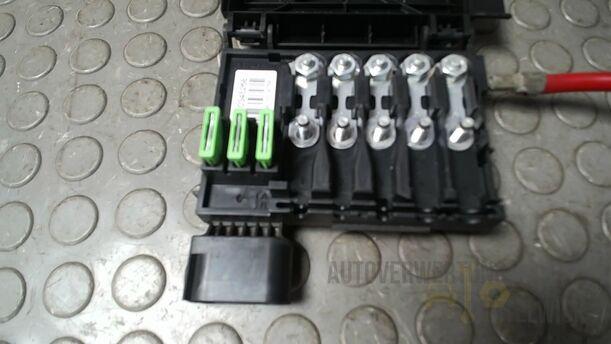 Foto: SICHERUNGSKASTEN BATTERIE eines VW Golf Variant 1.9 TDI