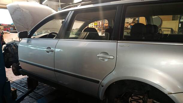 Foto: TÜR HINTEN LINKS ( VARIANT ) eines VW Passat Variant 1.9 TDI