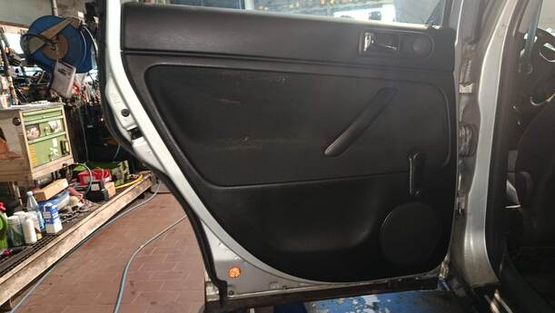 Foto: TÜR HINTEN LINKS ( VARIANT ) eines VW Passat Variant 1.9 TDI
