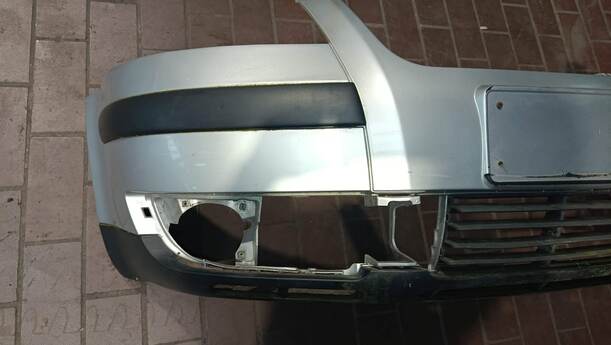 Foto: STOSSFÄNGER / STOßSTANGE VORN eines VW Passat Variant 1.9 TDI GL