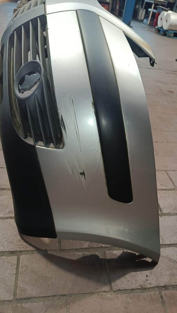 Foto: STOSSFÄNGER / STOßSTANGE VORN eines VW Passat Variant 1.9 TDI GL