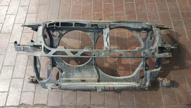 Foto: FRONTBLECH / SCHLOSSTRÄGER eines VW Passat Variant 1.9 TDI GL