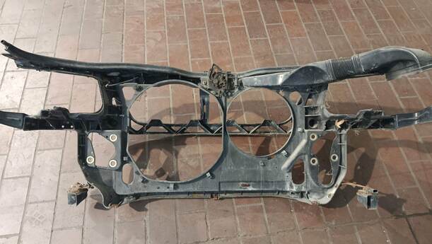 Foto: FRONTBLECH / SCHLOSSTRÄGER eines VW Passat Variant 1.9 TDI GL