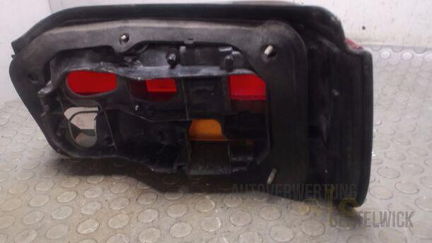 Foto: HECKLEUCHTE / RÜCKLICHT LINKS eines Mazda 323 1.4 LX