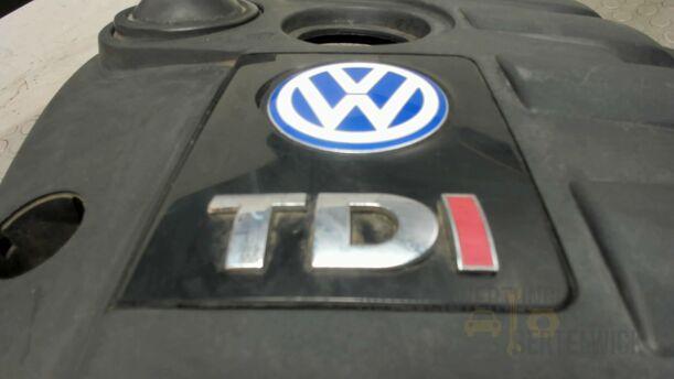 Foto: MOTORVERSCHALUNG eines VW Passat Variant 1.9 TDI