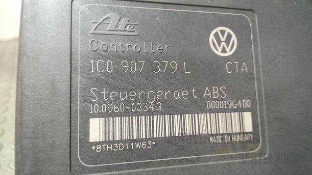 Foto: HAUPTBREMSAGGREGAT ABS eines VW Golf Variant 1.9 TDI