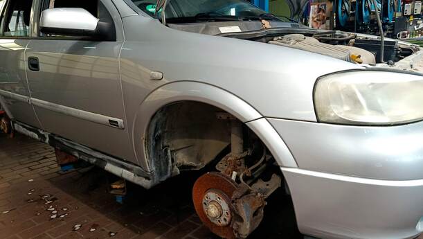 Foto: KOTFLÜGEL RECHTS eines Opel Astra 1.8 Caravan