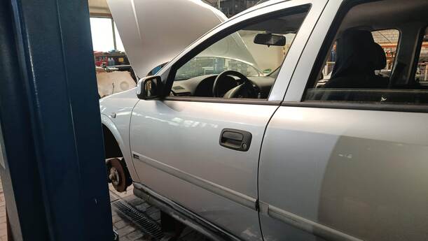 Foto: TÜR VORNE LINKS ( 4/5 TÜRER ) eines Opel Astra 1.8 Caravan