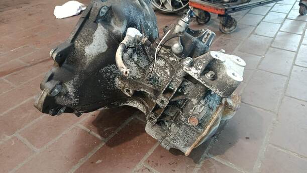 Foto: SCHALTGETRIEBE 5 GANG eines Opel Astra 1.8 Caravan