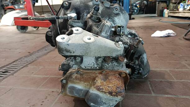 Foto: SCHALTGETRIEBE 5 GANG eines Opel Astra 1.8 Caravan