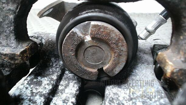 Foto: BREMSSATTEL HINTEN LINKS ( LUCAS ) eines VW Golf Variant 1.9 TDI