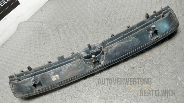 Foto: KÜHLERGRILL eines Opel Astra 1.8 Caravan