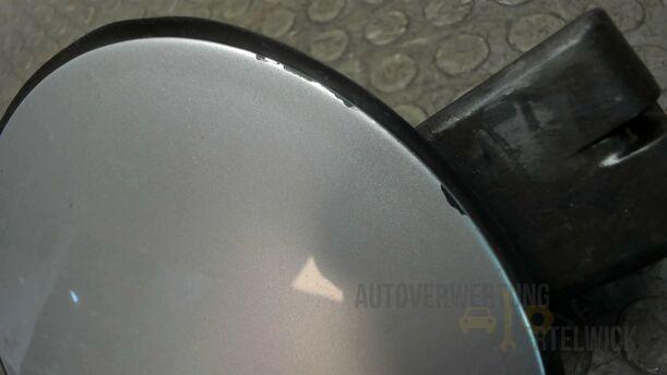 Foto: TANKKLAPPE / TANKDECKEL eines Opel Astra 1.8 Caravan