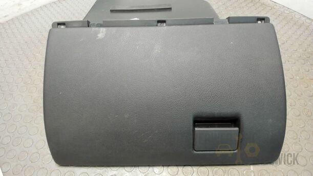 Foto: HANDSCHUHFACH eines Opel Astra 1.8 Caravan