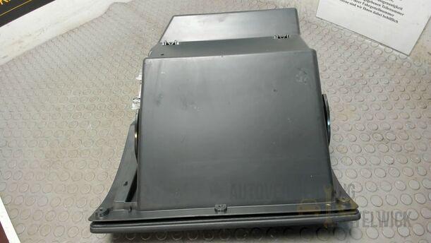 Foto: HANDSCHUHFACH eines Opel Astra 1.8 Caravan