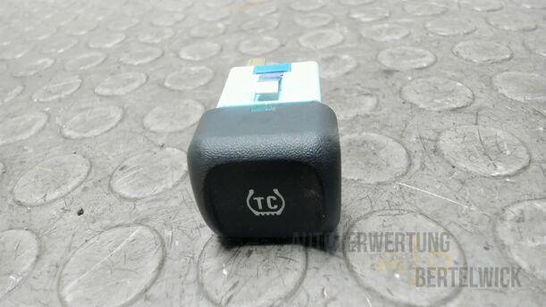 Foto: SCHALTER TRAKTRIONSKONTROLLE eines Opel Astra 1.8 Caravan