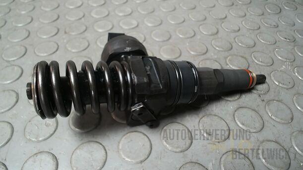 Foto: PUMPE DÜSE EINHEIT eines VW Golf Variant 1.9 TDI