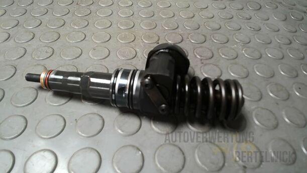 Foto: PUMPE DÜSE EINHEIT eines VW Golf Variant 1.9 TDI
