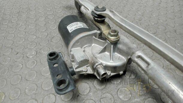 Foto: SCHEIBENWISCHERMOTOR VORNE eines Opel Astra 1.8 Caravan