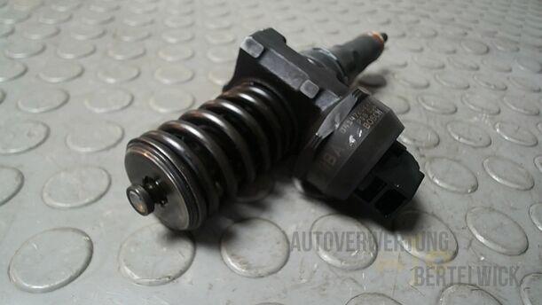 Foto: PUMPE DÜSE EINHEIT eines VW Golf Variant 1.9 TDI