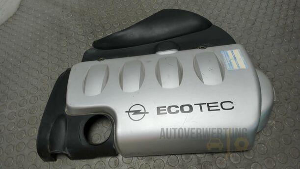 Foto: MOTORABDECKUNG / VERSCHALUNG eines Opel Astra 1.8 Caravan