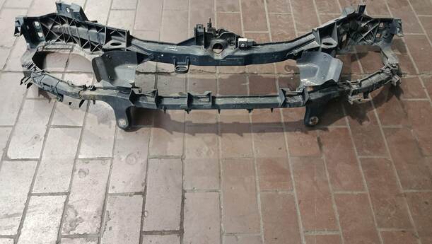 Foto: FRONTBLECH/ SCHLOSSTRÄGER eines Ford Focus C-MAX 1.6 Ti-VCT