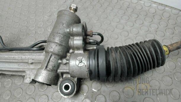 Foto: SERVOLENKUNG eines Mazda 121