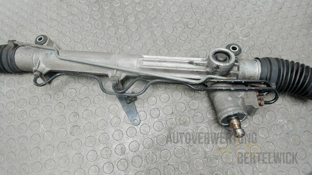 Foto: SERVOLENKUNG eines Mazda 121