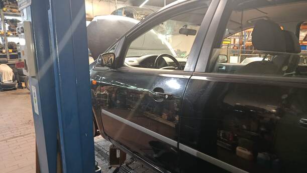 Foto: TÜR VORN LINKS eines Ford Focus C-MAX 1.6 Ti-VCT
