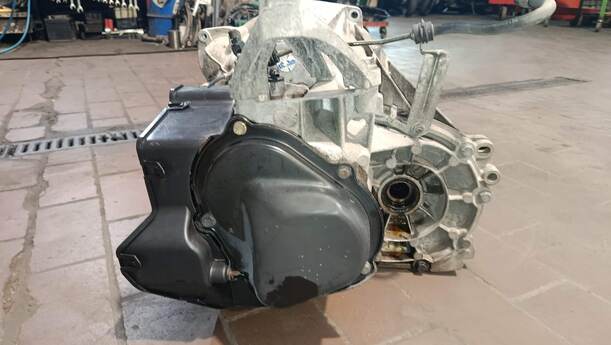 Foto: SCHALTGETRIEBE 3M5R7002NC eines Ford Focus C-MAX 1.6 Ti-VCT