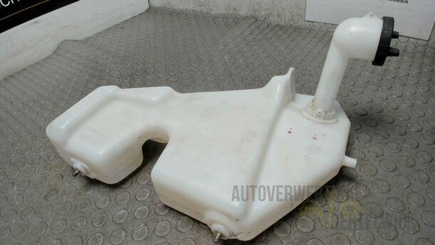 Foto: SCHEIBENWASCHBEHÄLTER eines Mazda 121