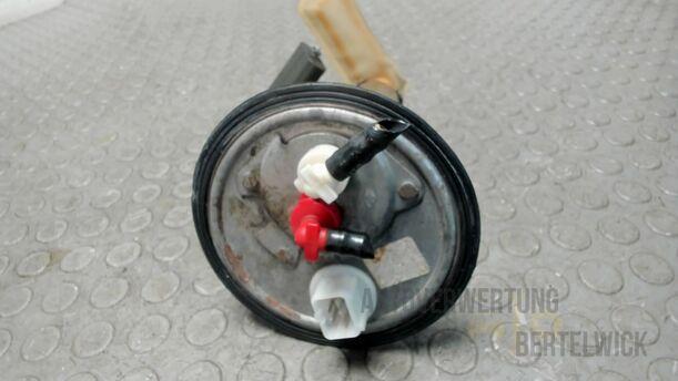 Foto: KRAFTSTOFFPUMPE eines Mazda 121