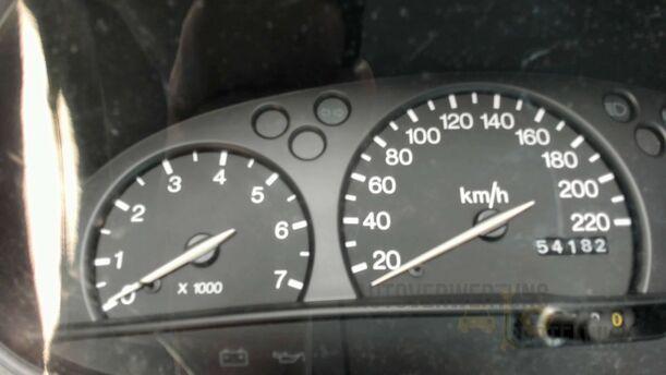 Foto: KOMBIINSTRUMENT / TACHOEINHEIT eines Mazda 121