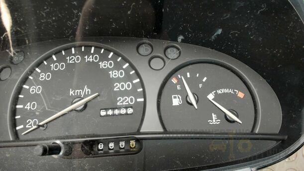 Foto: KOMBIINSTRUMENT / TACHOEINHEIT eines Mazda 121