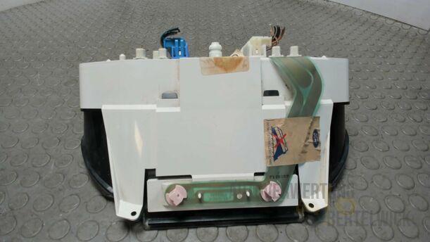 Foto: KOMBIINSTRUMENT / TACHOEINHEIT eines Mazda 121