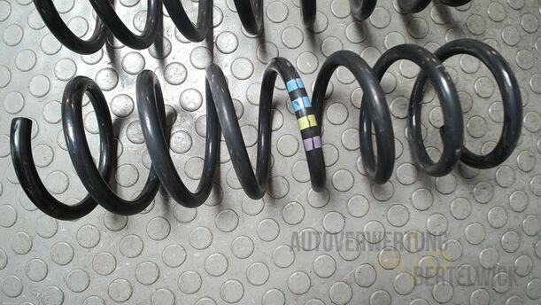 Foto: HINTERFEDERN/ FEDERN HINTEN eines Ford Focus C-MAX 1.6 Ti-VCT