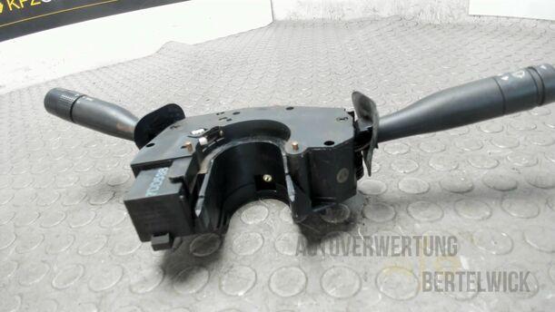 Foto: LENKSTOCKSCHALTER / KOMBISCHALTER eines Mazda 121