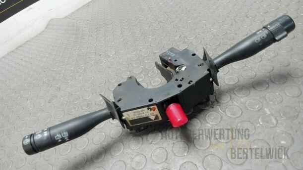 Foto: LENKSTOCKSCHALTER / KOMBISCHALTER eines Mazda 121