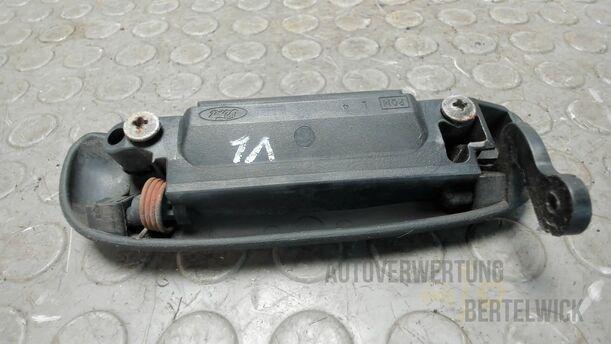 Foto: AUSSENGRIFF VORNE LINKS eines Mazda 121