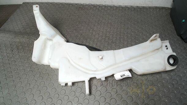 Foto: SCHEIBENWASCHBEHÄLTER eines Ford Focus C-MAX 1.6 Ti-VCT GLSi